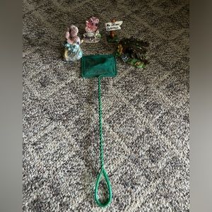 4 Fish Tank Decorations and Net